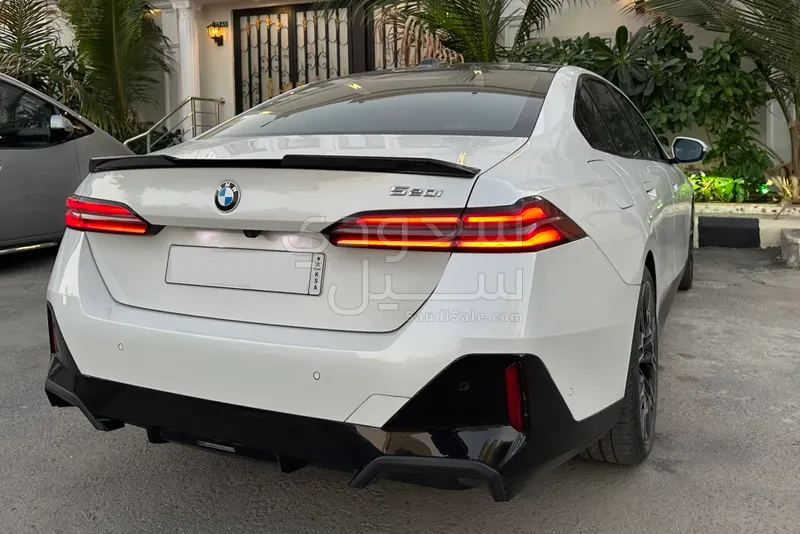 2024 بي ام دبليو الفئة الخامسة 520 أي