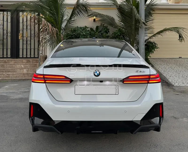 2024 بي ام دبليو الفئة الخامسة 520 أي