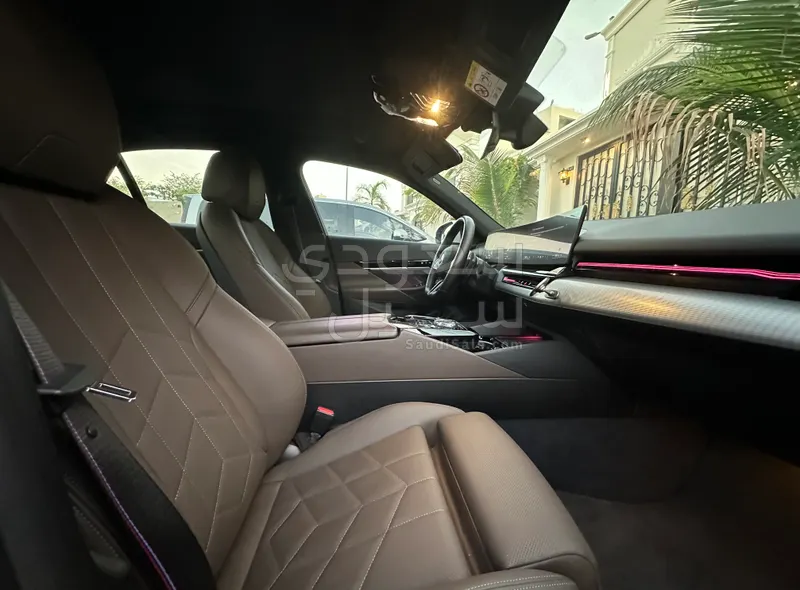 2024 بي ام دبليو الفئة الخامسة 520 أي