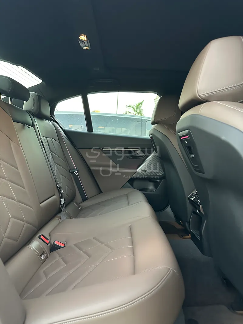 2024 بي ام دبليو الفئة الخامسة 520 أي