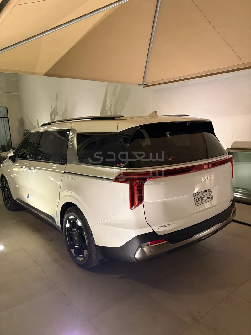 2025 كيا كارنفال