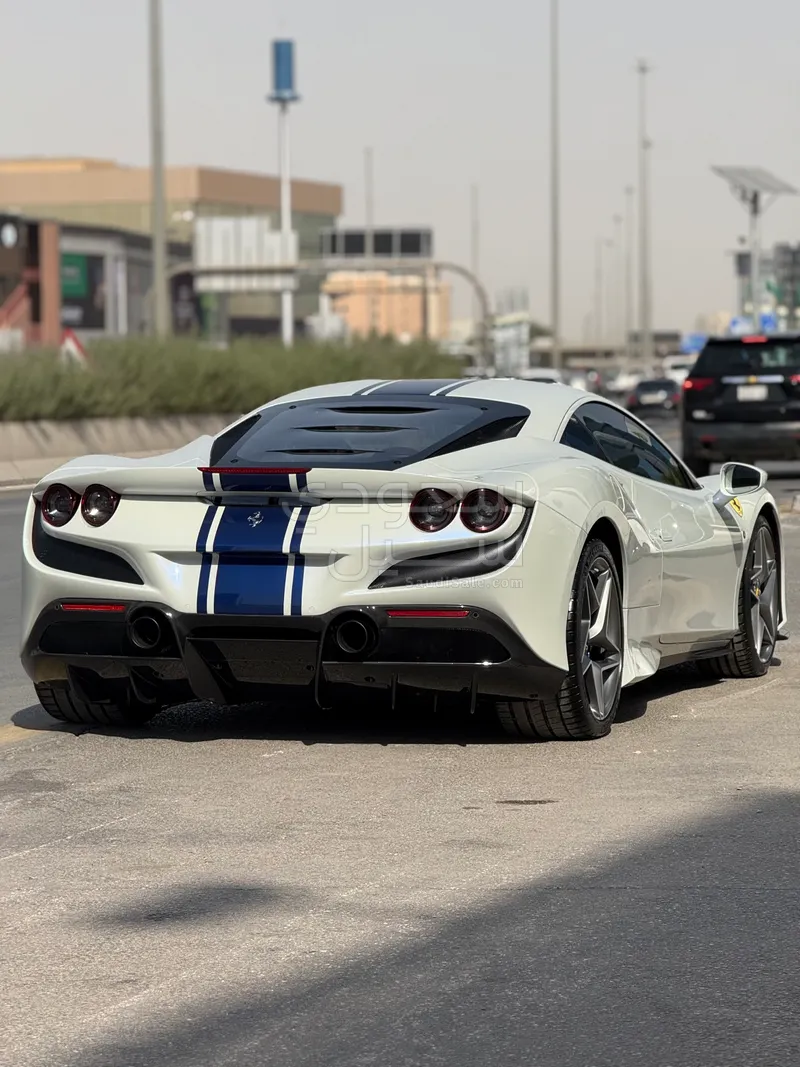 2021 فيراري اف 8 تريبوتو