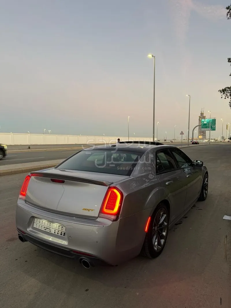 2016 كرايسلر 300 اس ار تي 8