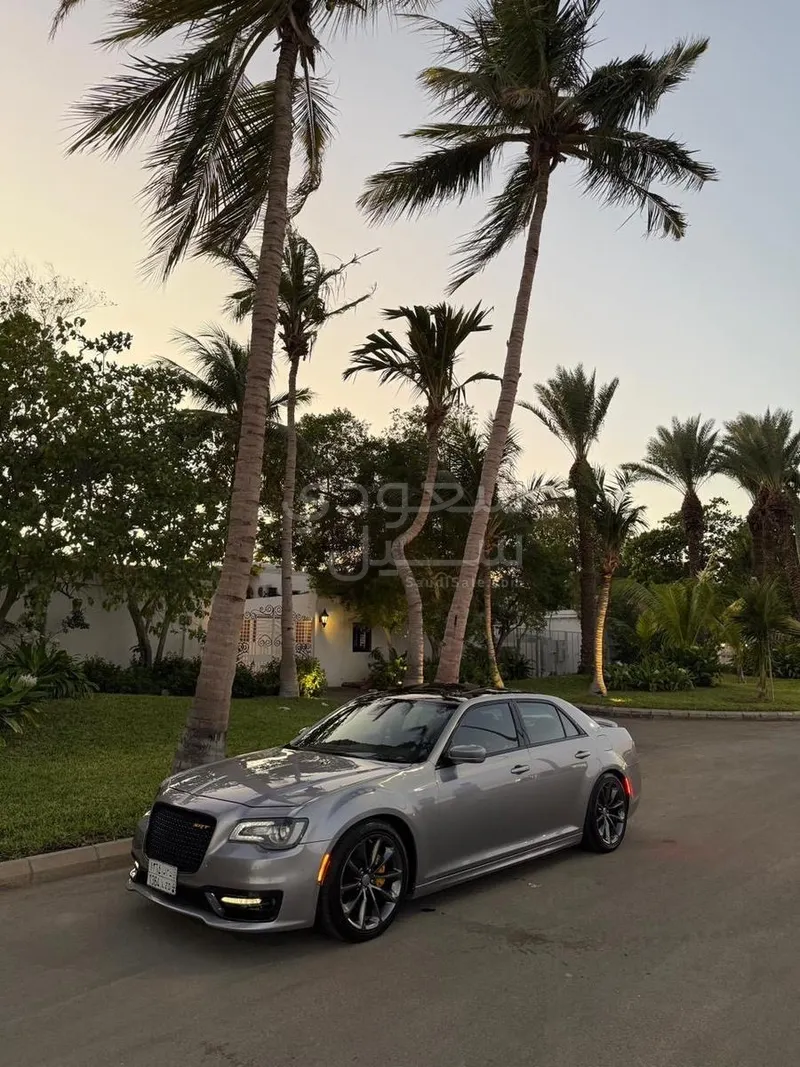 2016 كرايسلر 300 اس ار تي 8