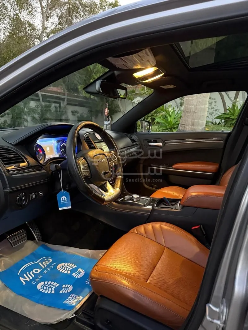 2016 كرايسلر 300 اس ار تي 8