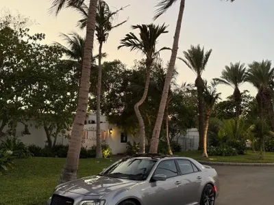 2016 كرايسلر 300 اس ار تي 8