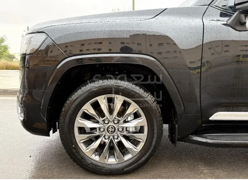 2024 تويوتا لاند كروزر جي اكس ار 3