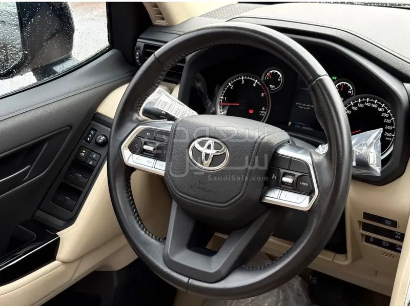 2024 تويوتا لاند كروزر جي اكس ار 3