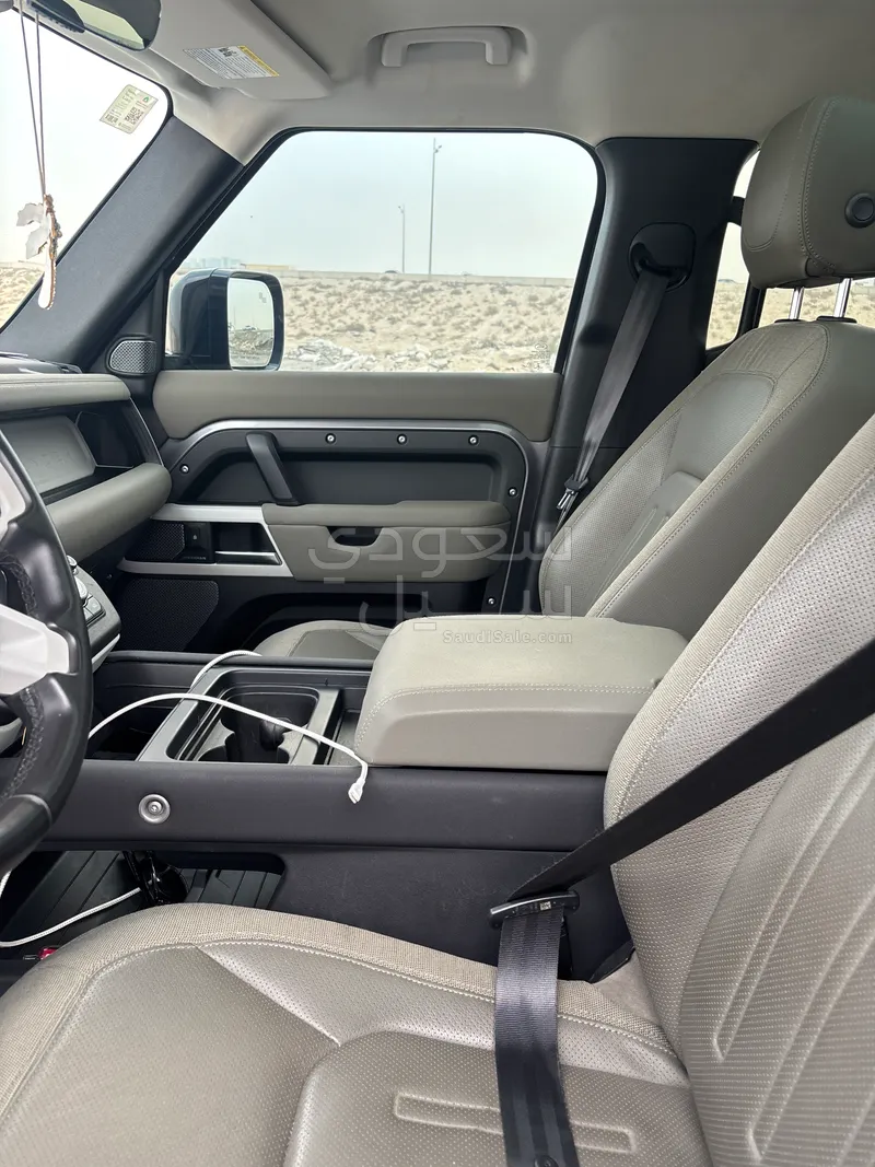 2020 لاند روفر ديفيندر 110
