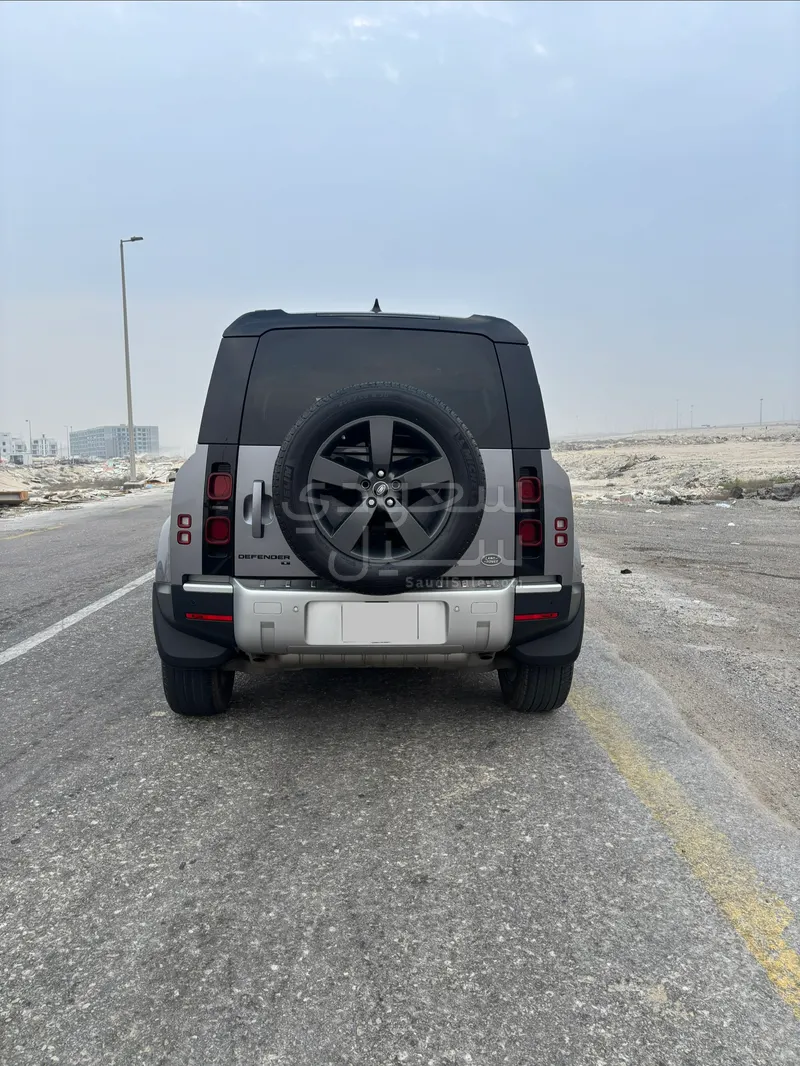 2020 لاند روفر ديفيندر 110