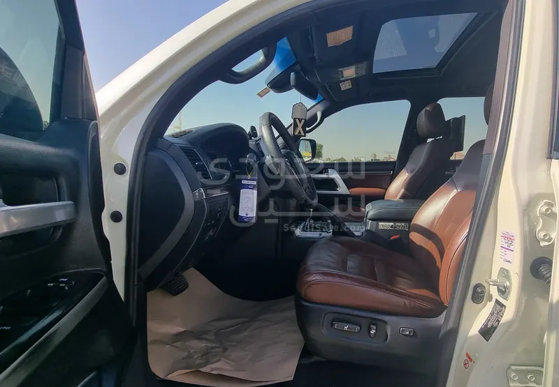 2017 تويوتا لاند كروزر في اكس  اس