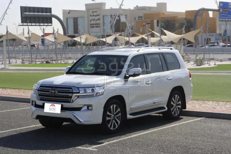 2017 تويوتا لاند كروزر في اكس  اس