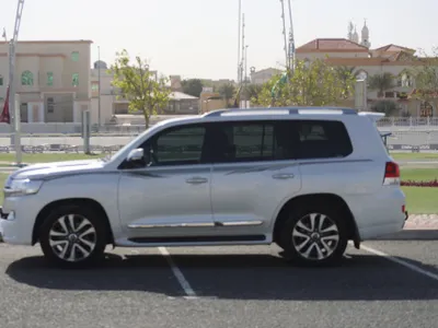 2017 تويوتا لاند كروزر في اكس  اس