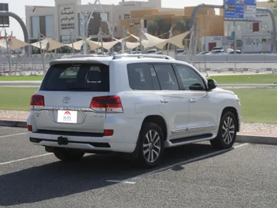 2017 تويوتا لاند كروزر في اكس  اس