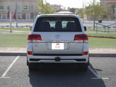 2017 تويوتا لاند كروزر في اكس  اس