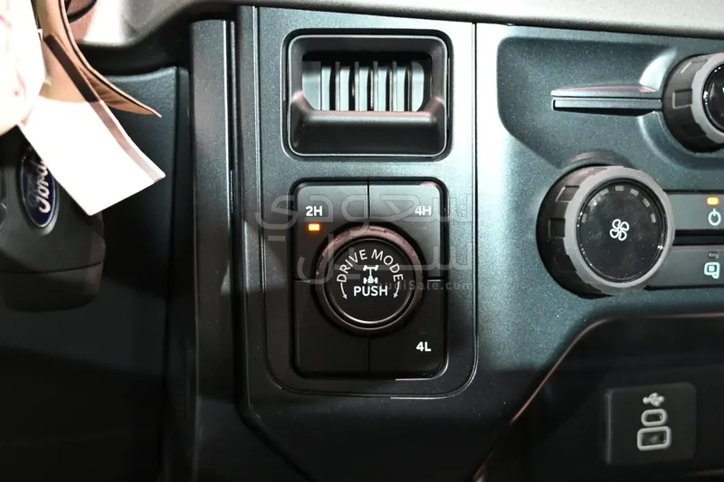 2025 فورد اف 150