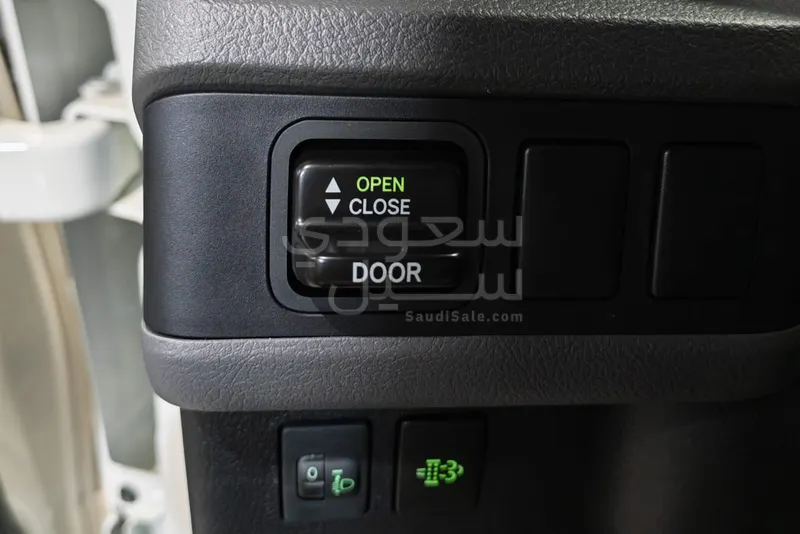 2025 تويوتا كوستر