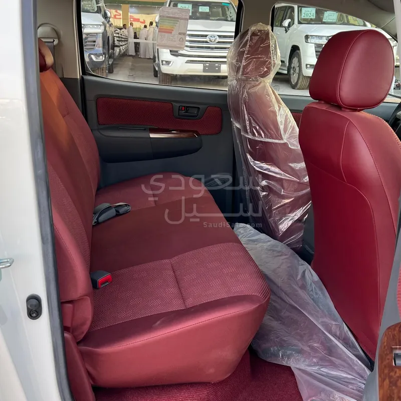 2014 تويوتا هاي لوكس غمارتين