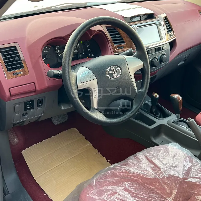 2014 تويوتا هاي لوكس غمارتين