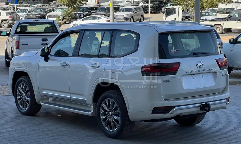 2025 تويوتا لاند كروزر جي اكس ار4