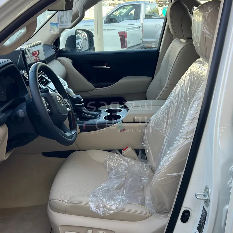 2025 تويوتا لاند كروزر جي اكس ار4