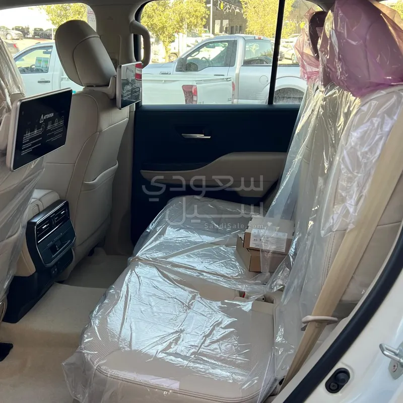 2025 تويوتا لاند كروزر جي اكس ار4