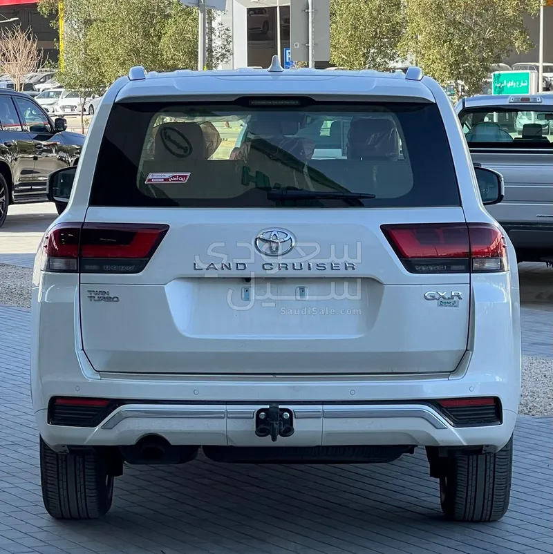 2025 تويوتا لاند كروزر جي اكس ار4