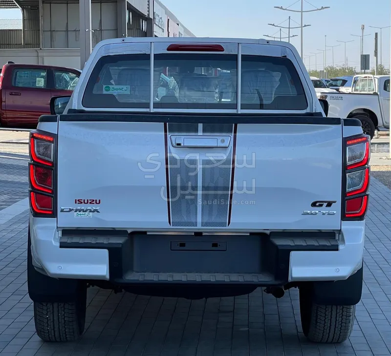 2025 ايسوزو بيكب غمارتين