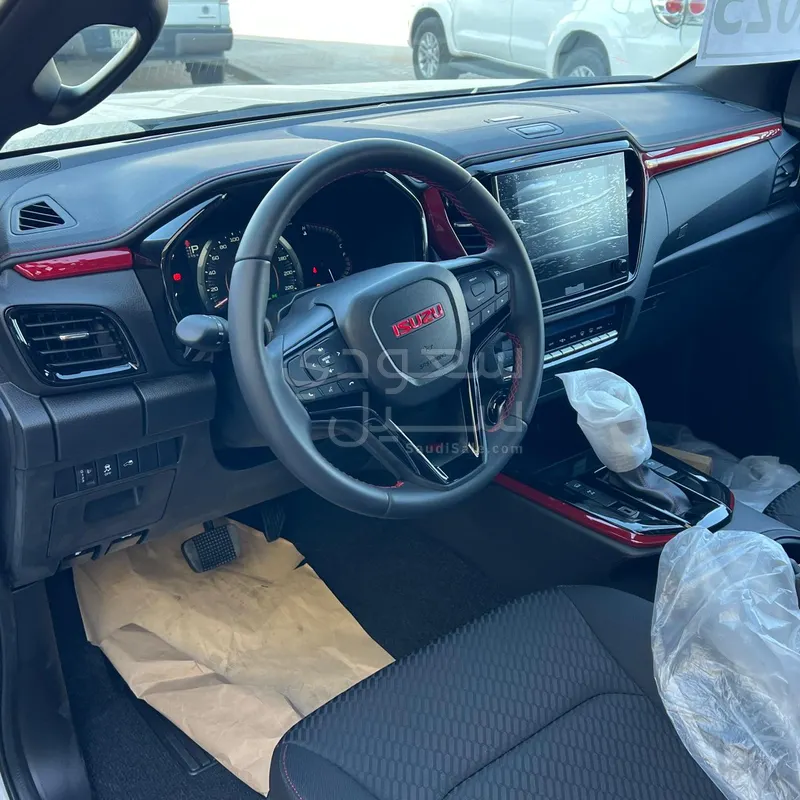 2025 ايسوزو بيكب غمارتين