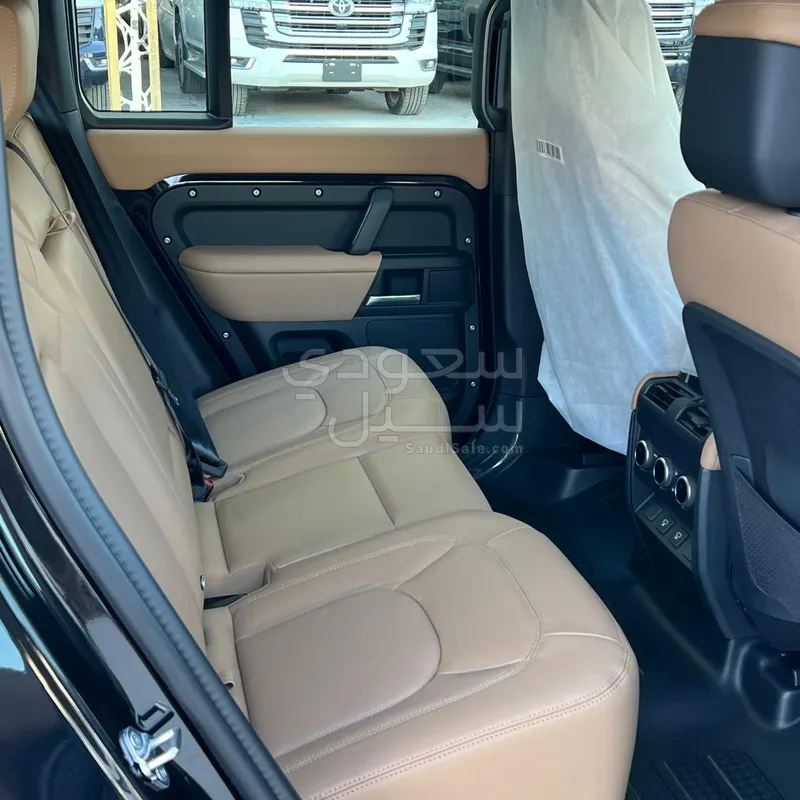 2025 لاند روفر ديفيندر اكس داينمك