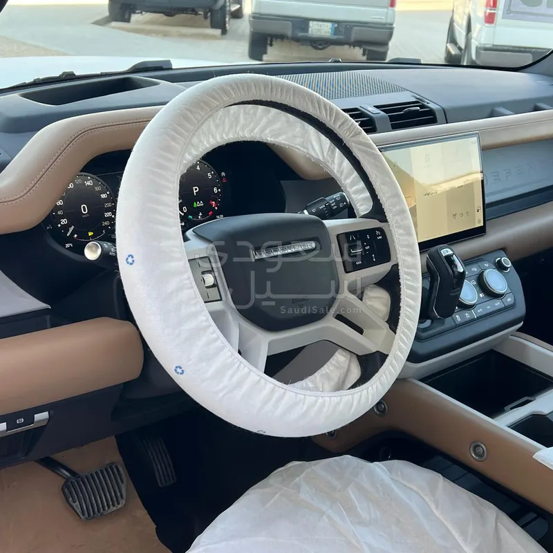 2025 لاند روفر ديفيندر اكس داينمك