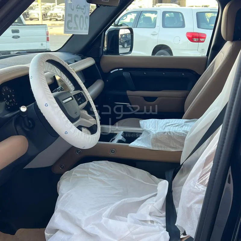 2025 لاند روفر ديفيندر اكس داينمك