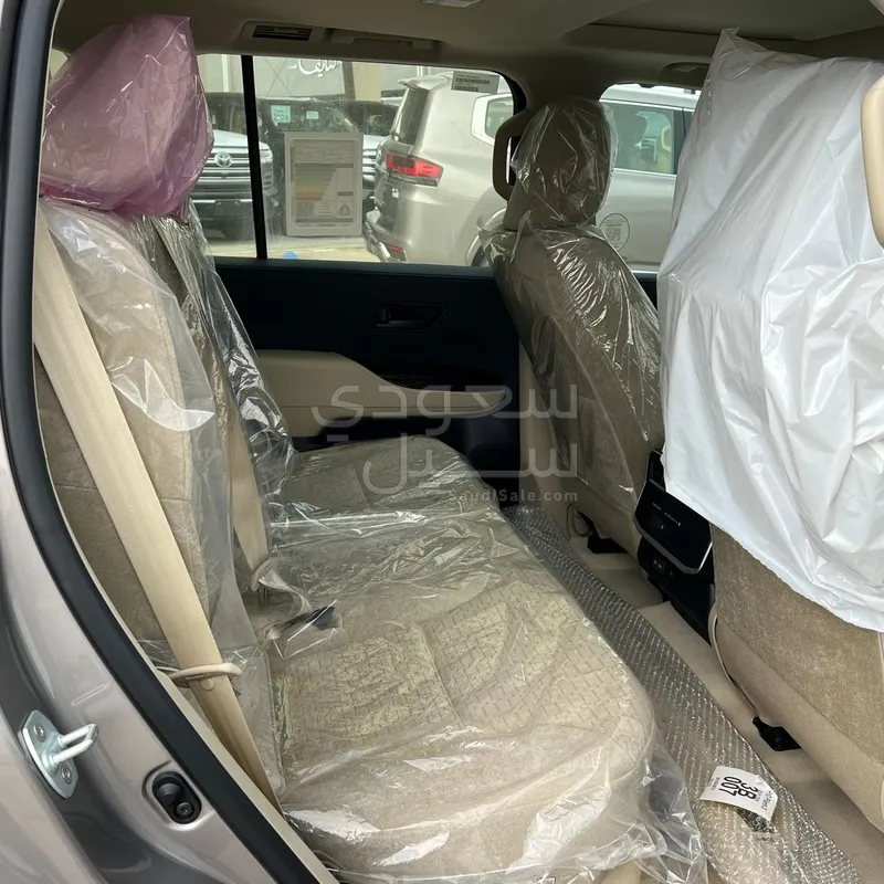 2025 تويوتا لاند كروزر جي اكس ار4