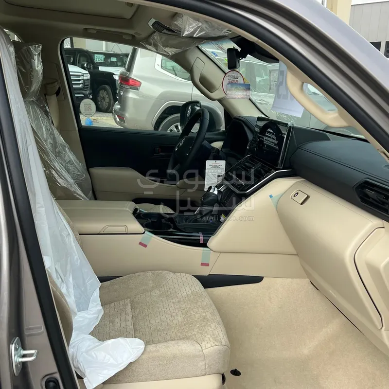 2025 تويوتا لاند كروزر جي اكس ار4