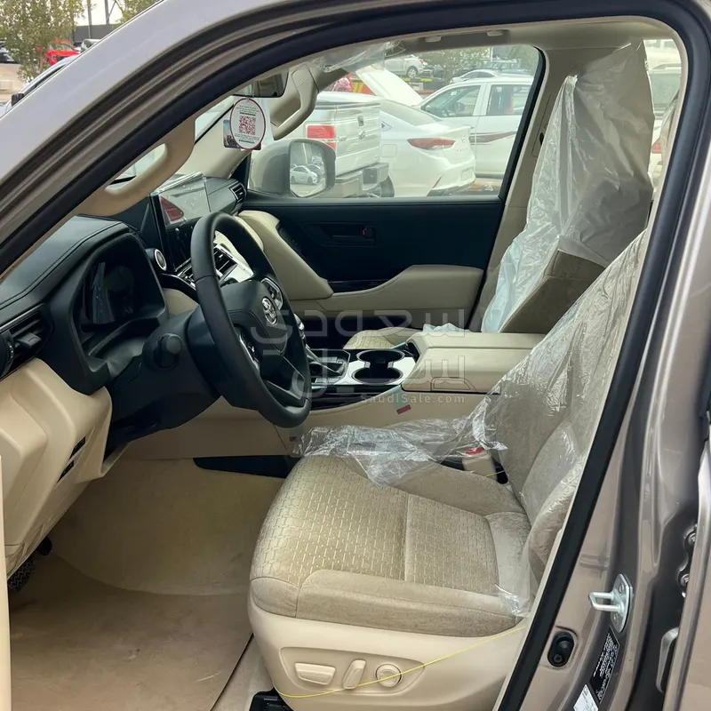 2025 تويوتا لاند كروزر جي اكس ار4