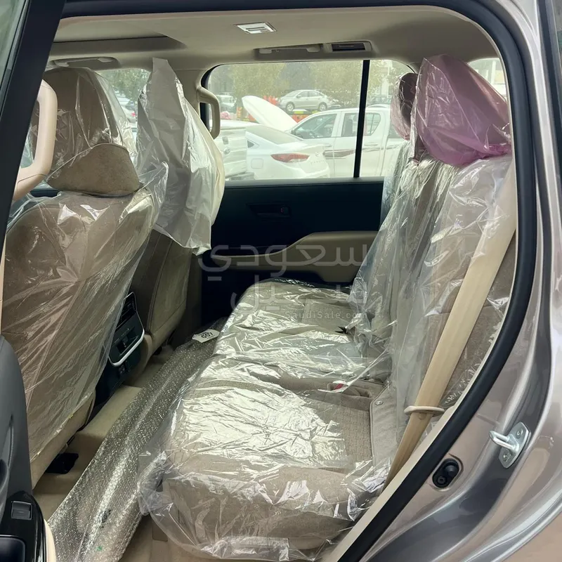 2025 تويوتا لاند كروزر جي اكس ار4