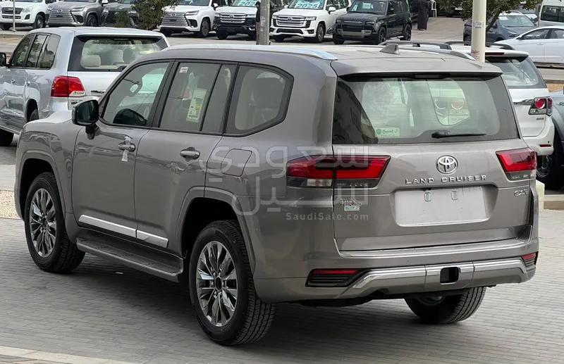 2025 تويوتا لاند كروزر جي اكس ار4