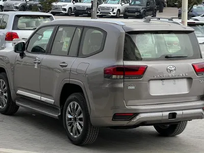 2025 تويوتا لاند كروزر جي اكس ار4