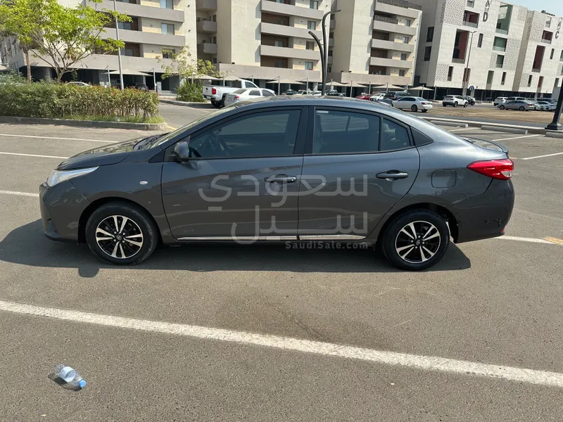 2021 تويوتا ياريس