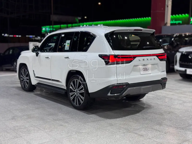 2024 لكزس إل إكس 600