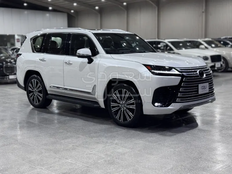 2024 لكزس إل إكس 600