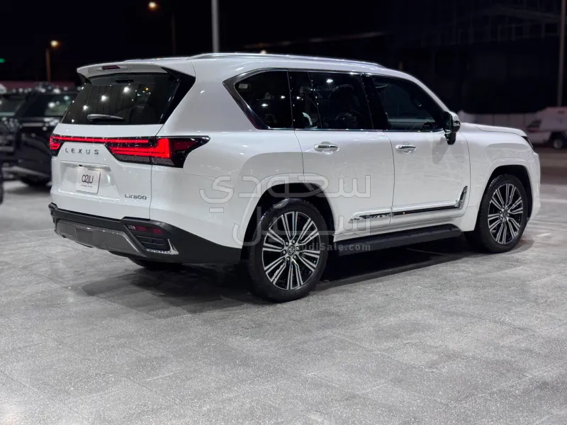 2024 لكزس إل إكس 600