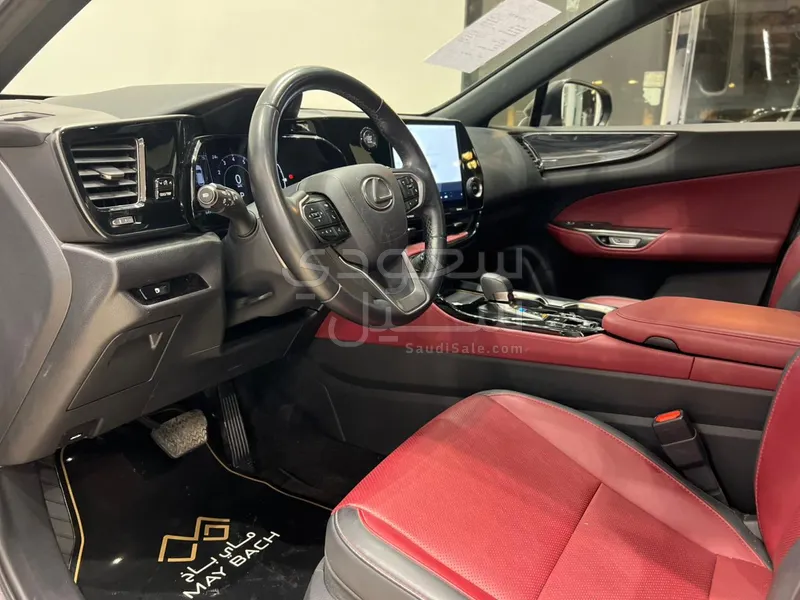 2023 لكزس إن إكس 350