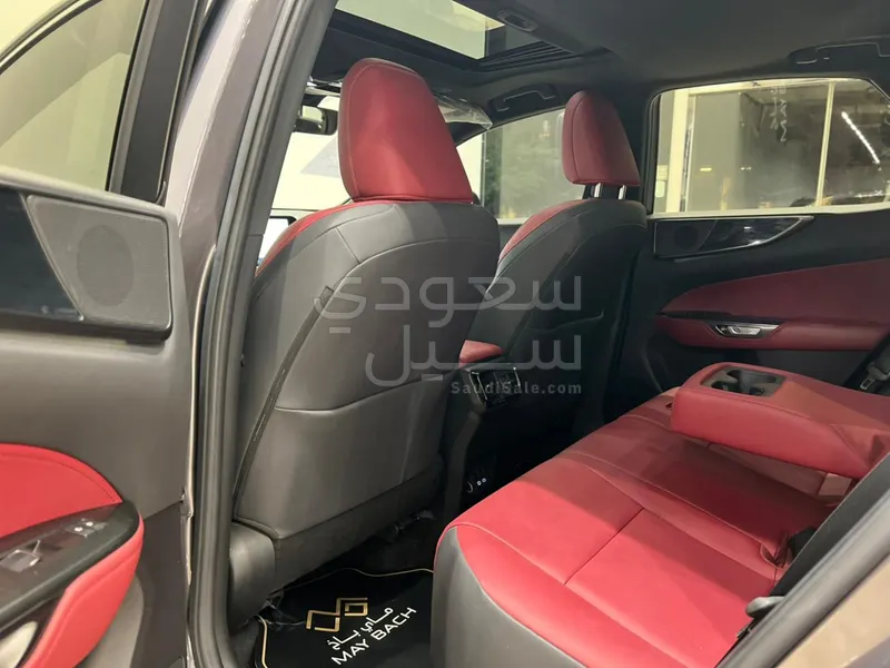 2023 لكزس إن إكس 350