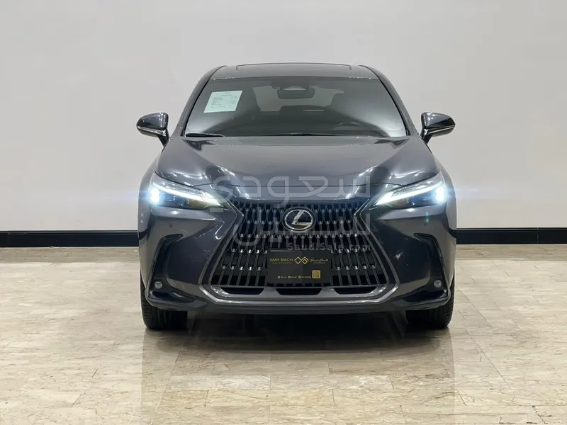 2023 لكزس إن إكس 350