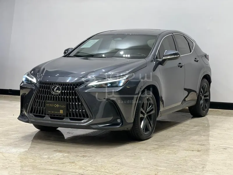 2023 لكزس إن إكس 350