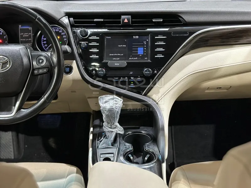 2018 تويوتا كامري جي ال اي