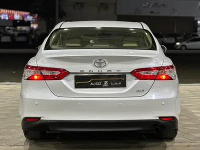 2018 تويوتا كامري جي ال اي