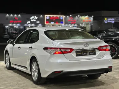 2018 تويوتا كامري جي ال اي