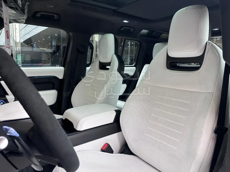 2026 لاند روفر ديفيندر اوكتا